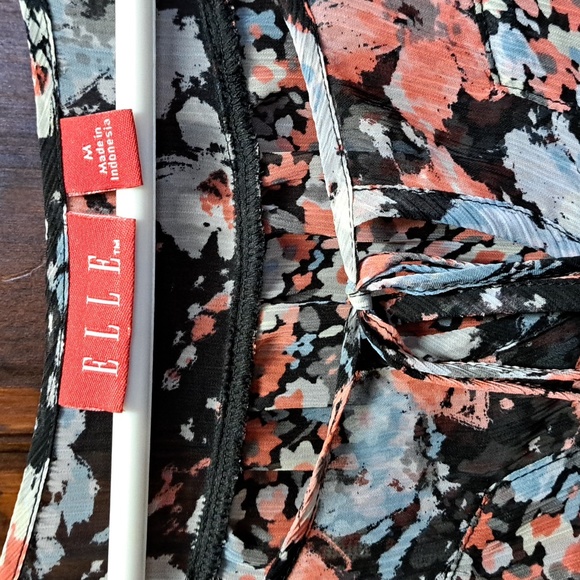 Elle size M sheer blouseight red, gray, black, cream flowers. - Picture 2 of 6